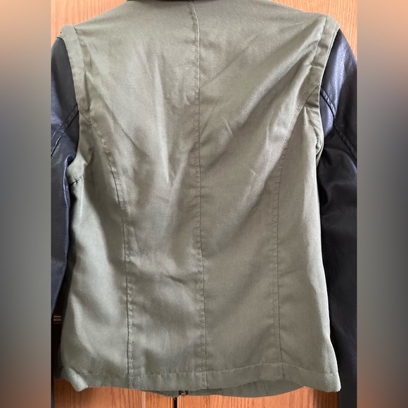 YOKI SPORT from the Outerwear Collection. New York Motto inspired Olive & Black - Picture 15 of 15